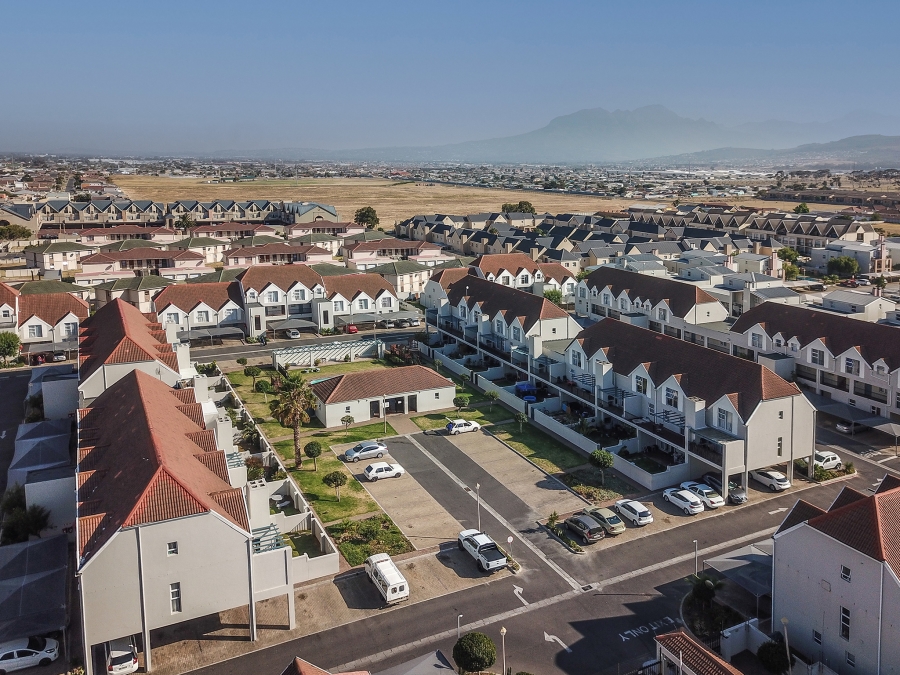 2 Bedroom Property for Sale in Whispering Pines Western Cape